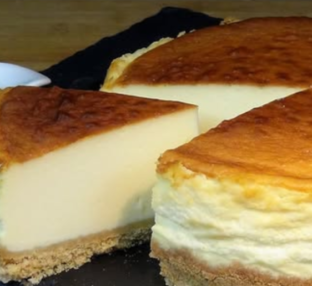 La tarta de queso cremosa con salsa sorpresa
